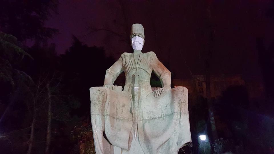 Tbilisi’s famous monuments appear in masks - Anti-pollution campaign in the city geotv.ge